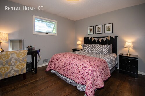 Building Photo - Remodeled Ranch w/Fin Bsmt Fenced Yard in ...