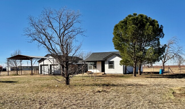 Building Photo - So Peaceful! Adorable Farmhouse 3/2/2 on a...