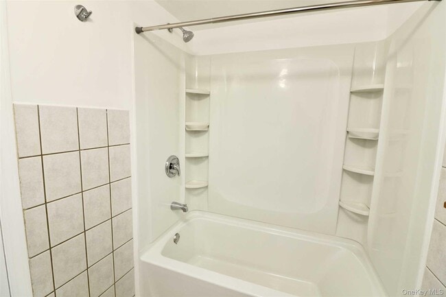 Building Photo - 128 Catherine St