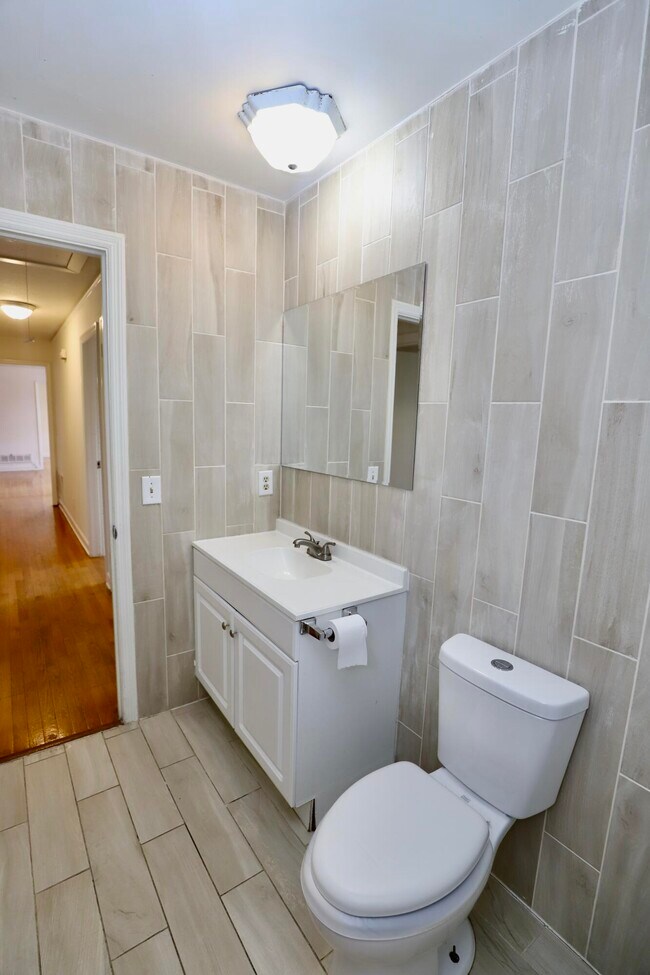 Building Photo - 1912 Dominion Dr