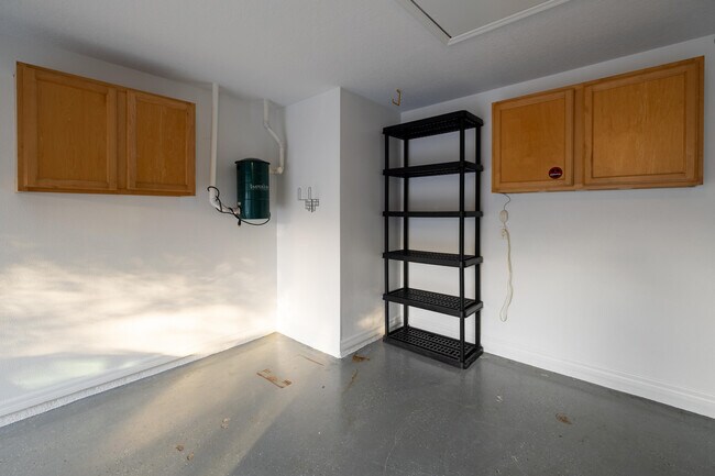 Building Photo - 1100 W 13th Square