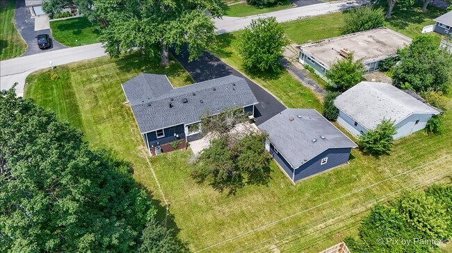 Building Photo - 355 Hilltop Dr