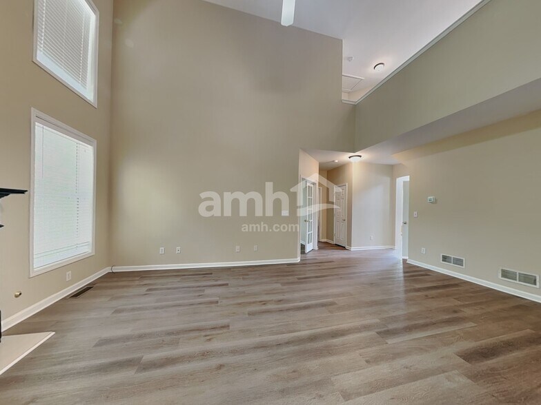 Building Photo - 1387 Belfaire Lake Trl