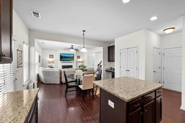 Building Photo - Furnished or Unfurnished spacious two story traditional conveniently located and ready now!