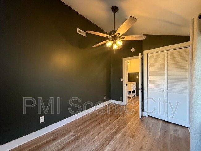 Building Photo - 607 Franklin St