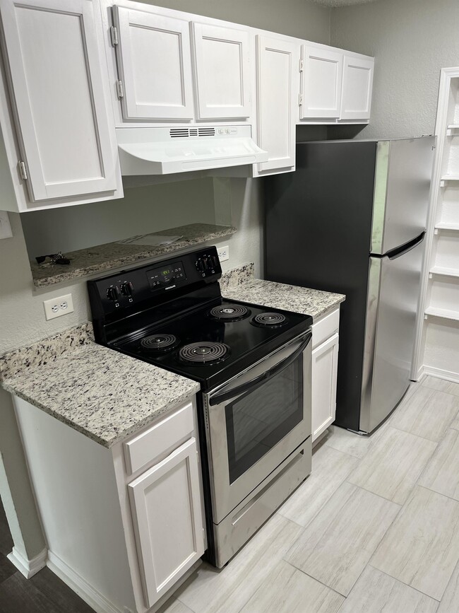 Building Photo - 10802 E 14th Ct