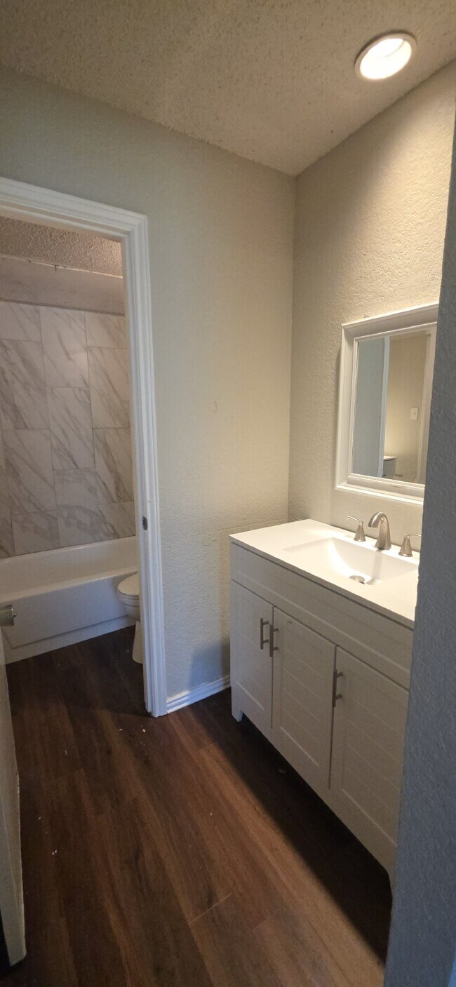 Building Photo - Move In Special of 1/2 OFF 1st Month Rent - Welcome to this beautifully updated duplex!!!