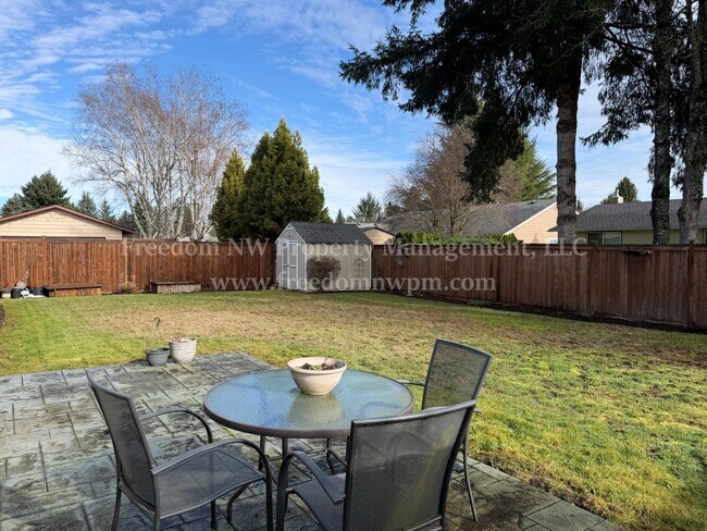 Building Photo - 6150 E Sarazen St SE