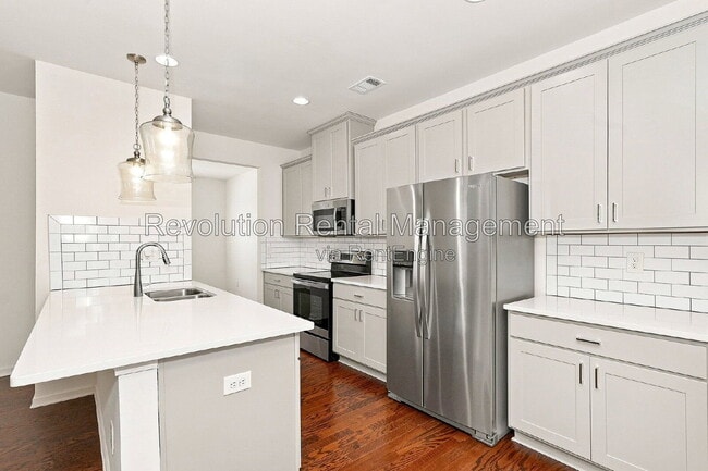 Building Photo - 565 Morrow Ln