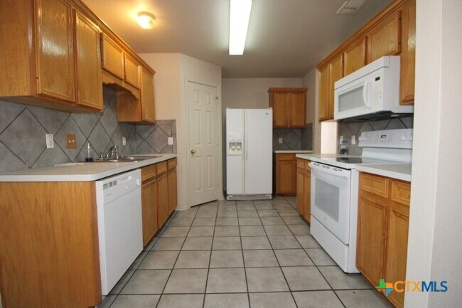 Building Photo - 2301 Eppinette Dr