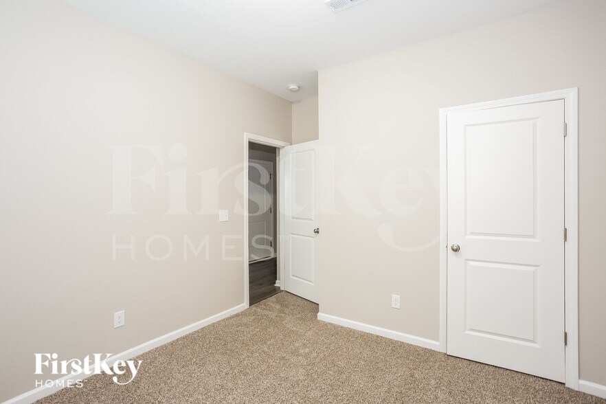 Building Photo - 777 Alexander Commons Dr