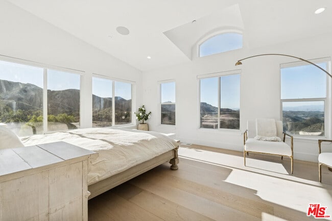 Building Photo - 265 Westlake Blvd