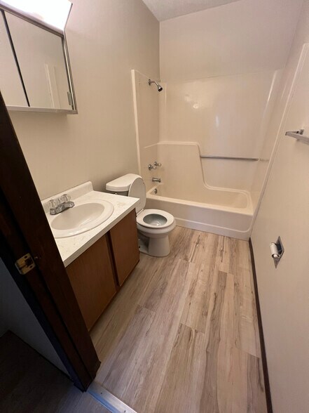 Building Photo - 151 Plum St