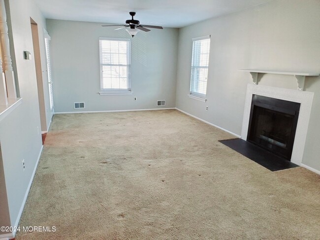 Building Photo - 912 Wellington Pl