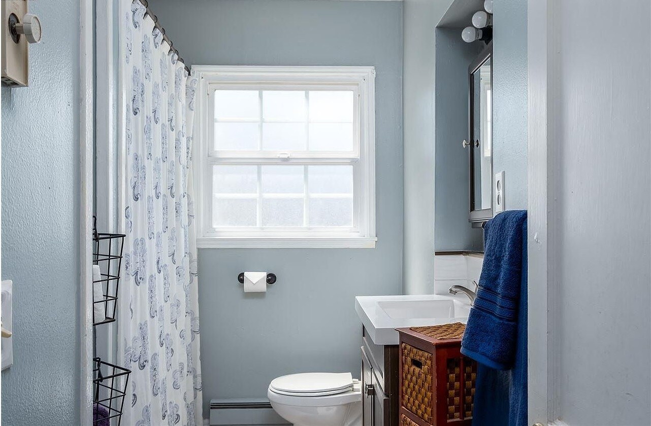 Building Photo - 1505 Thayer Dr