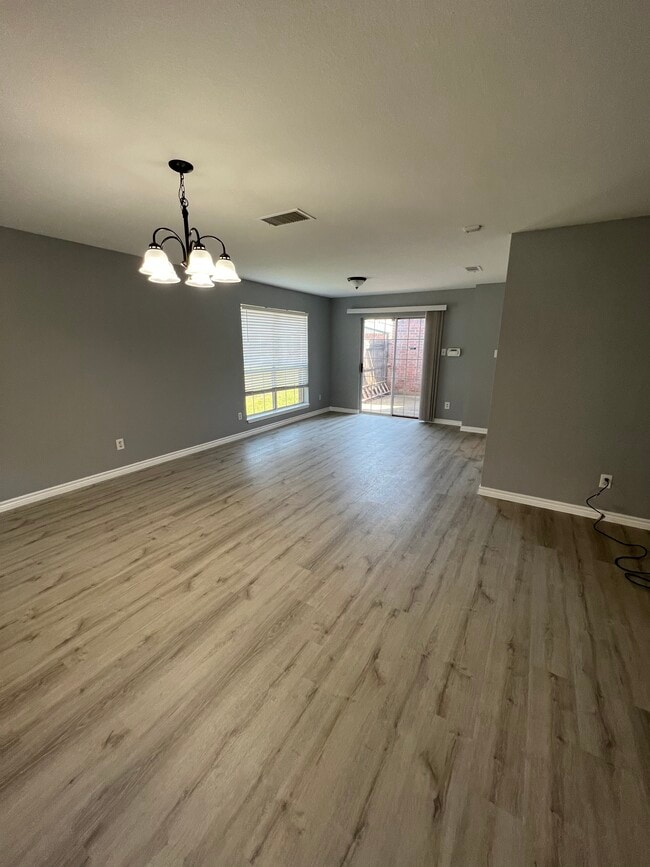 Building Photo - 3612 Villa Pl