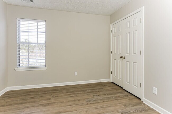 Building Photo - 3300 Rockmill Dr
