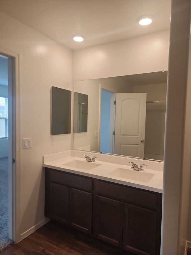 Building Photo - "Spacious 4-Bedroom Oasis in Casa Grande with 2 Full Baths – Your Perfect Home Awaits!"