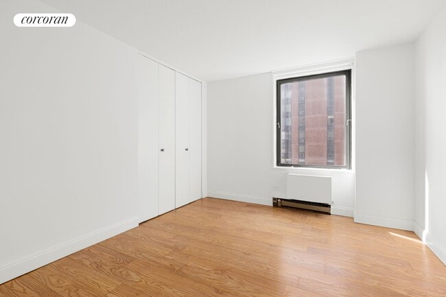 Building Photo - 1641 3rd Ave