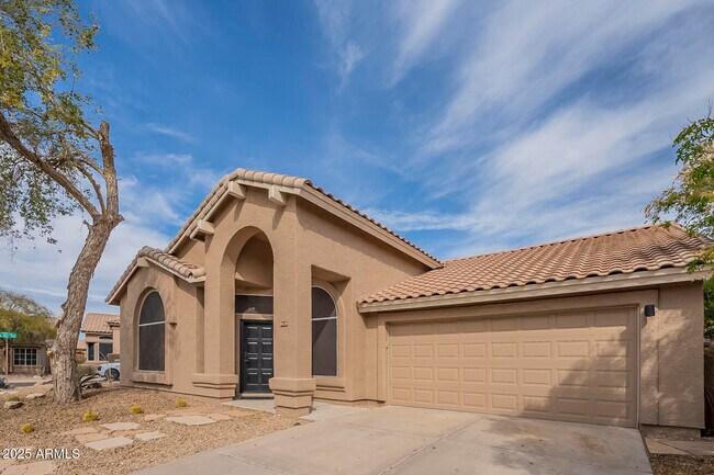 Building Photo - 9102 E Siesta Ln