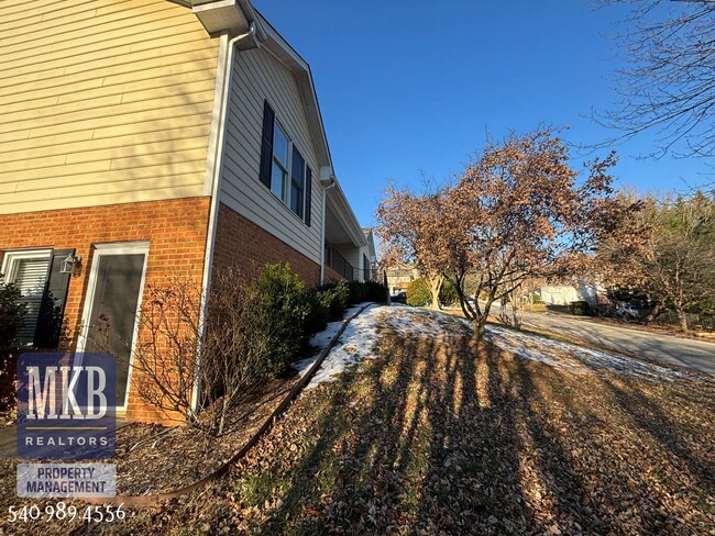 Building Photo - Lovely Ranch in South Roanoke