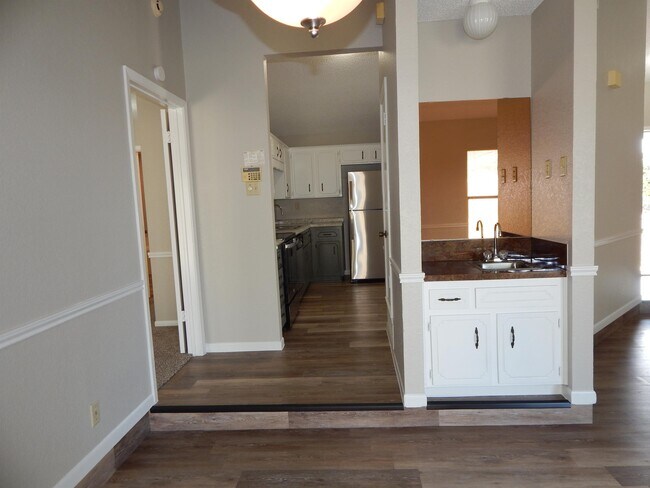 Building Photo - 4505 River Oaks Dr