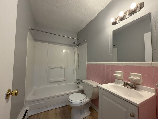 Building Photo - Spacious 1–3 Bedroom Apartments in South Louisville | Cedar Chase