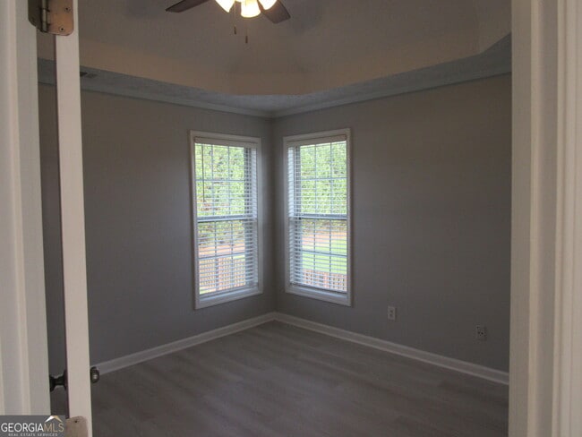 Building Photo - 305 Sunderland Cir
