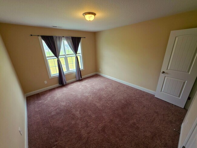 Building Photo - 4 BD in Stateside