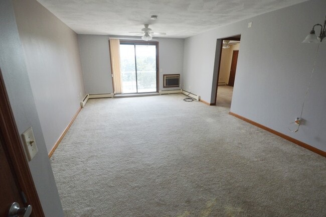 Building Photo - Holden Condo: 1 Bed 1 Bath