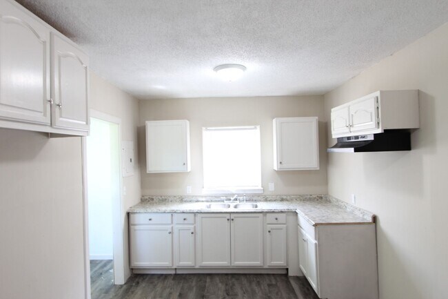 Building Photo - Belview Beauty!  Cute ! Cute! Cute! New on the Market and Newly Renovated!