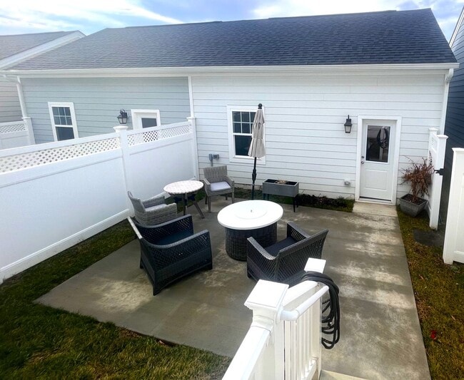 Building Photo - Executive Townhome in Preston Lakes