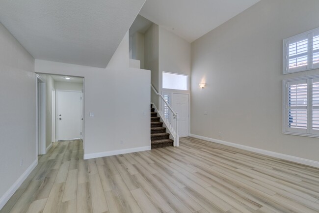 Building Photo - Beautiful 4-Bedroom Home Near Downtown Sum...