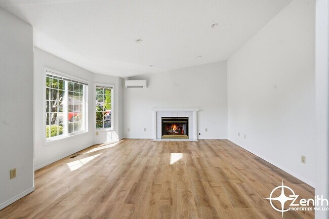Building Photo - 15608 NE 44th St
