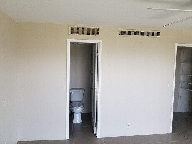 Building Photo - MODERN HIGH-RISE CONDO/11TH FLOOR OF LVCC ...