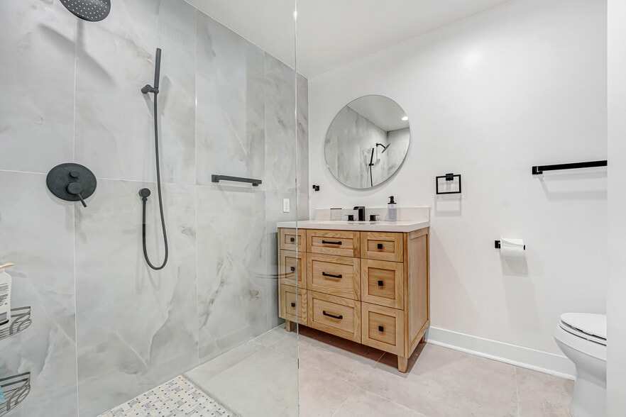 Downstairs Bathroom - 4611 Louise Ave