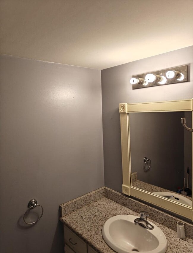 Building Photo - 1813 Brentwood