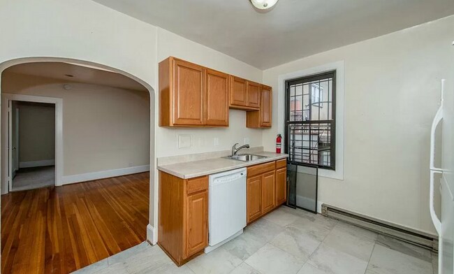 Building Photo - Dashing Dupont Circle 1 Bedroom Apt with skylights and building roof deck.