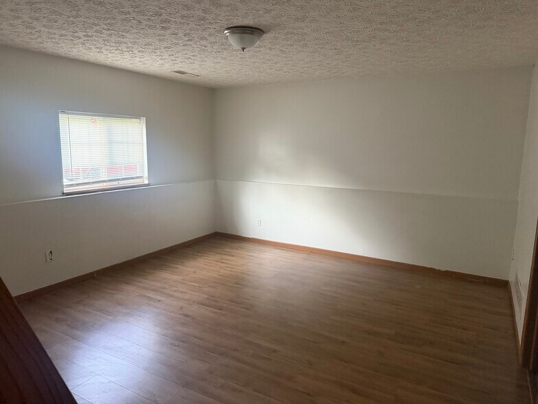 Building Photo - 1254 Wyley Ave