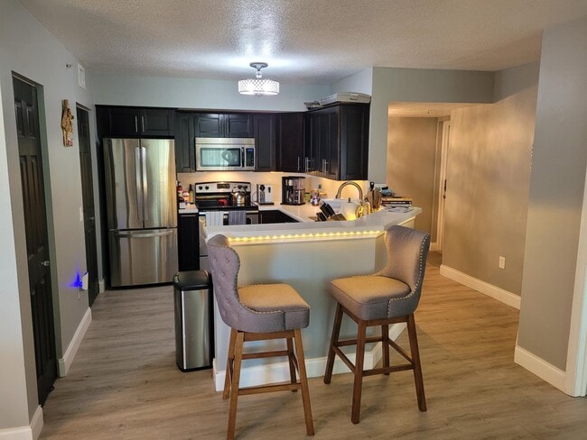 Primary Photo - 208 Villa Cir