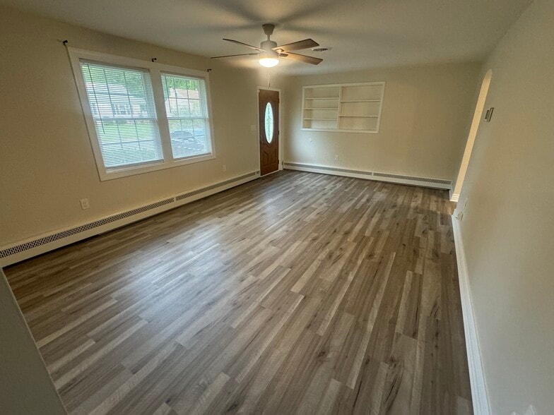 Building Photo - 96 N Halsey Rd