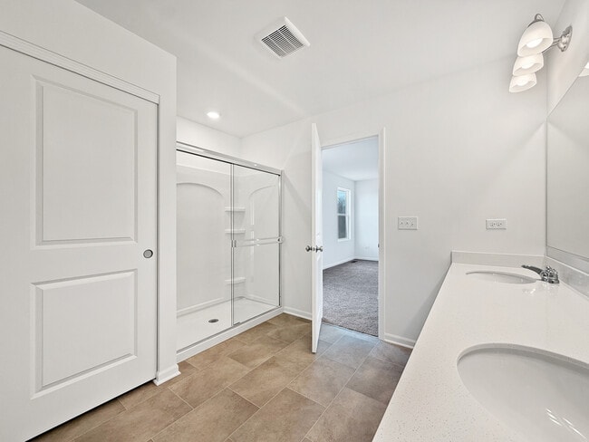 Building Photo - 1215 Stonegate Dr