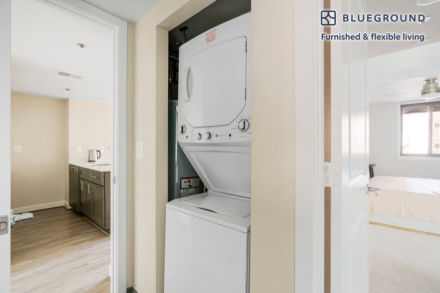 Building Photo - 1200 N Veitch St