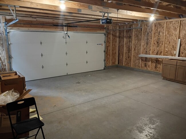 Building Photo - 3 Bed, 3 Bath, House