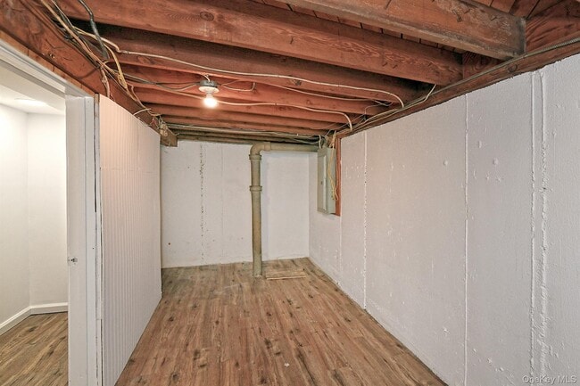 Building Photo - 110 Dix Hills Rd