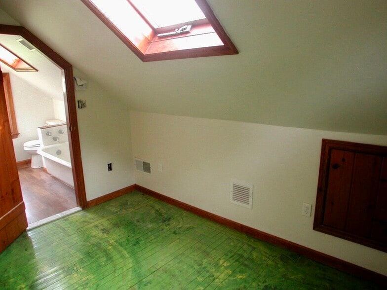 2nd Loft Bedroom with Skylights - 23 Fairlawn Ave