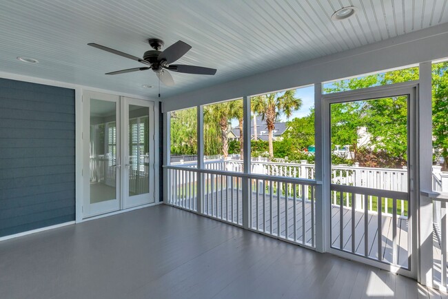 Building Photo - Daniel Island Home