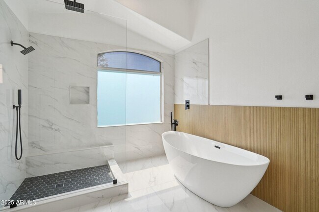 Building Photo - 5953 W Aurora Dr