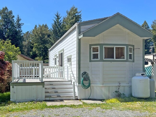 Building Photo - 51 Midway Dr
