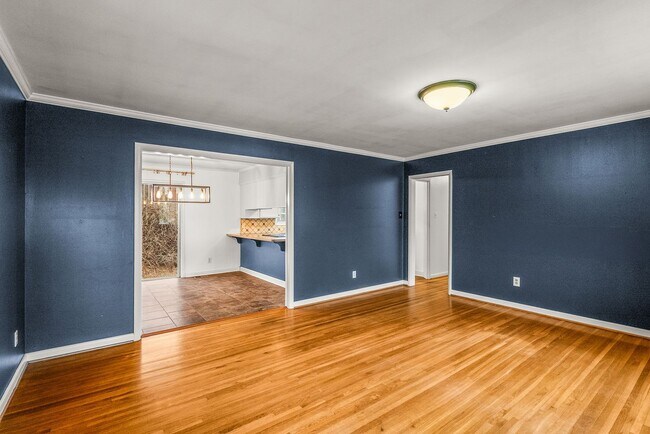 Building Photo - 11 Berrywood Cir